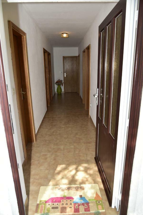 Apartments Maestral Malinska Buitenkant foto