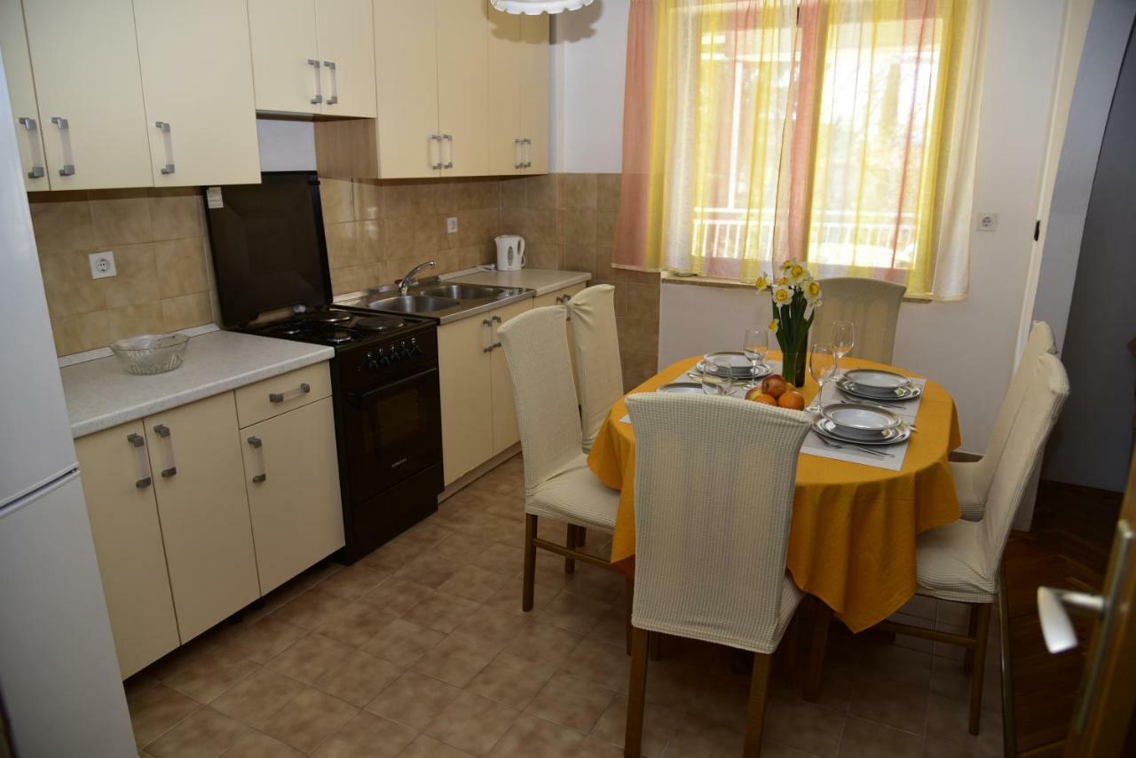 Apartments Maestral Malinska Buitenkant foto